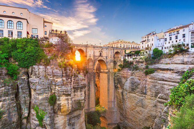 Qué ver en Ronda, la ‘ciudad soñada’ de Andalucía.  ¡Solicita tu MoveTransfer y te llevamos!