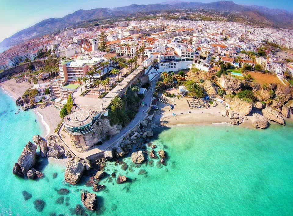 Nerja ¡MoveTransfer te lleva a conocerlo!